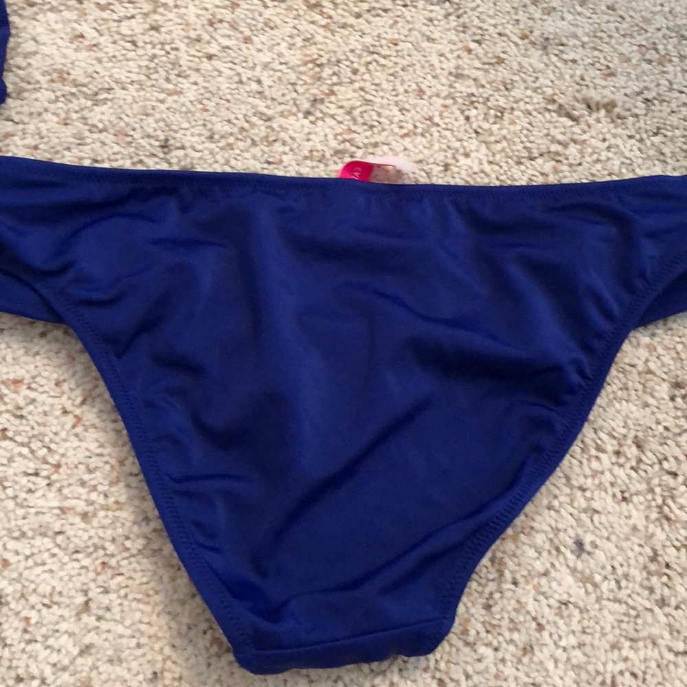 Bikini - Picture 6 of 6